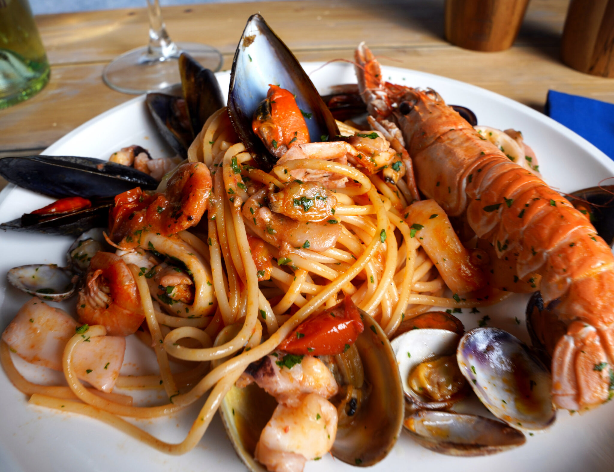 seafood-spaghetti-recipe-with-shrimp-clams-and-mussels